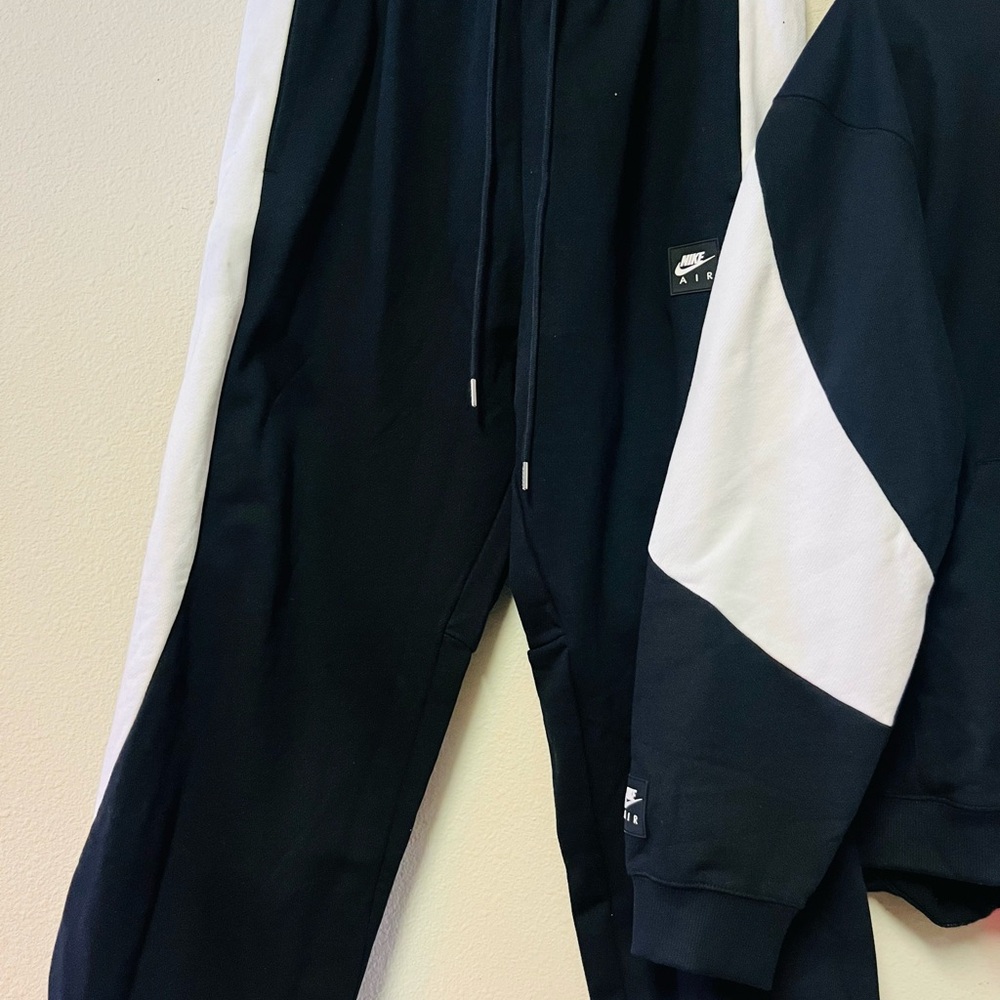 Nike Air Men’s Black and White Sport Sweatsuit Sweat Pants BRAND NEW NEVER WORN